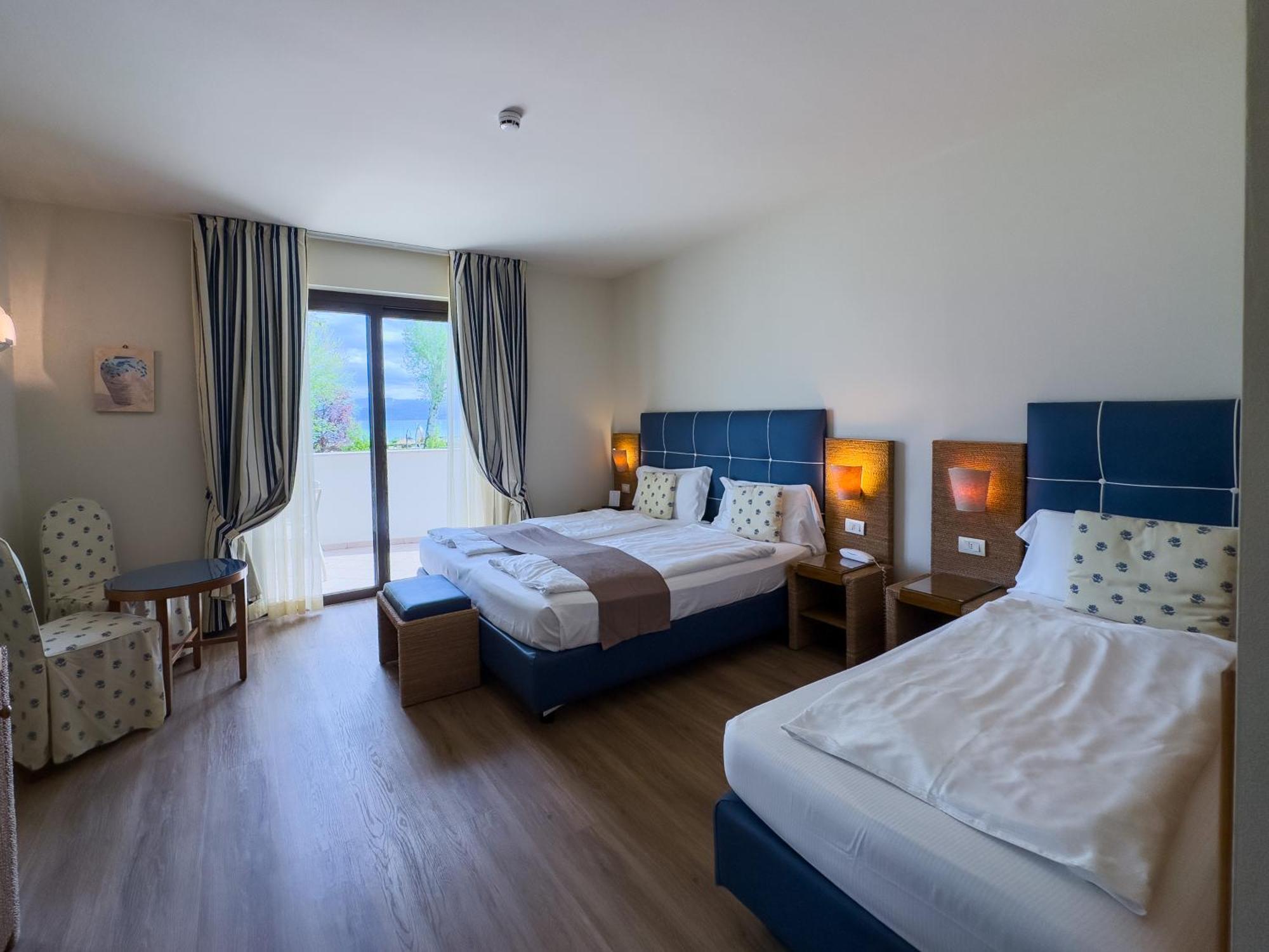 Hotel Arena Сирмионе Екстериор снимка