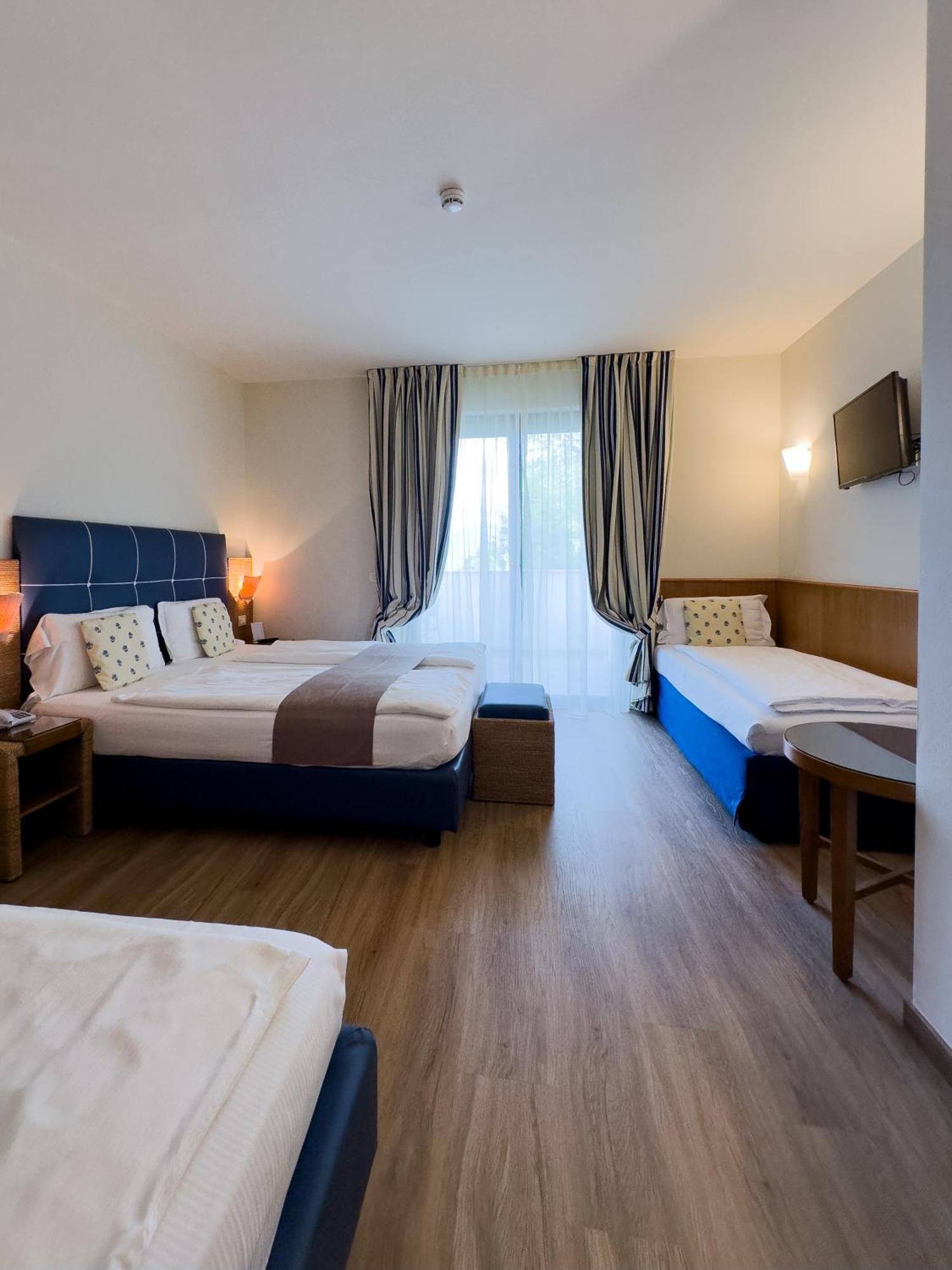 Hotel Arena Сирмионе Екстериор снимка